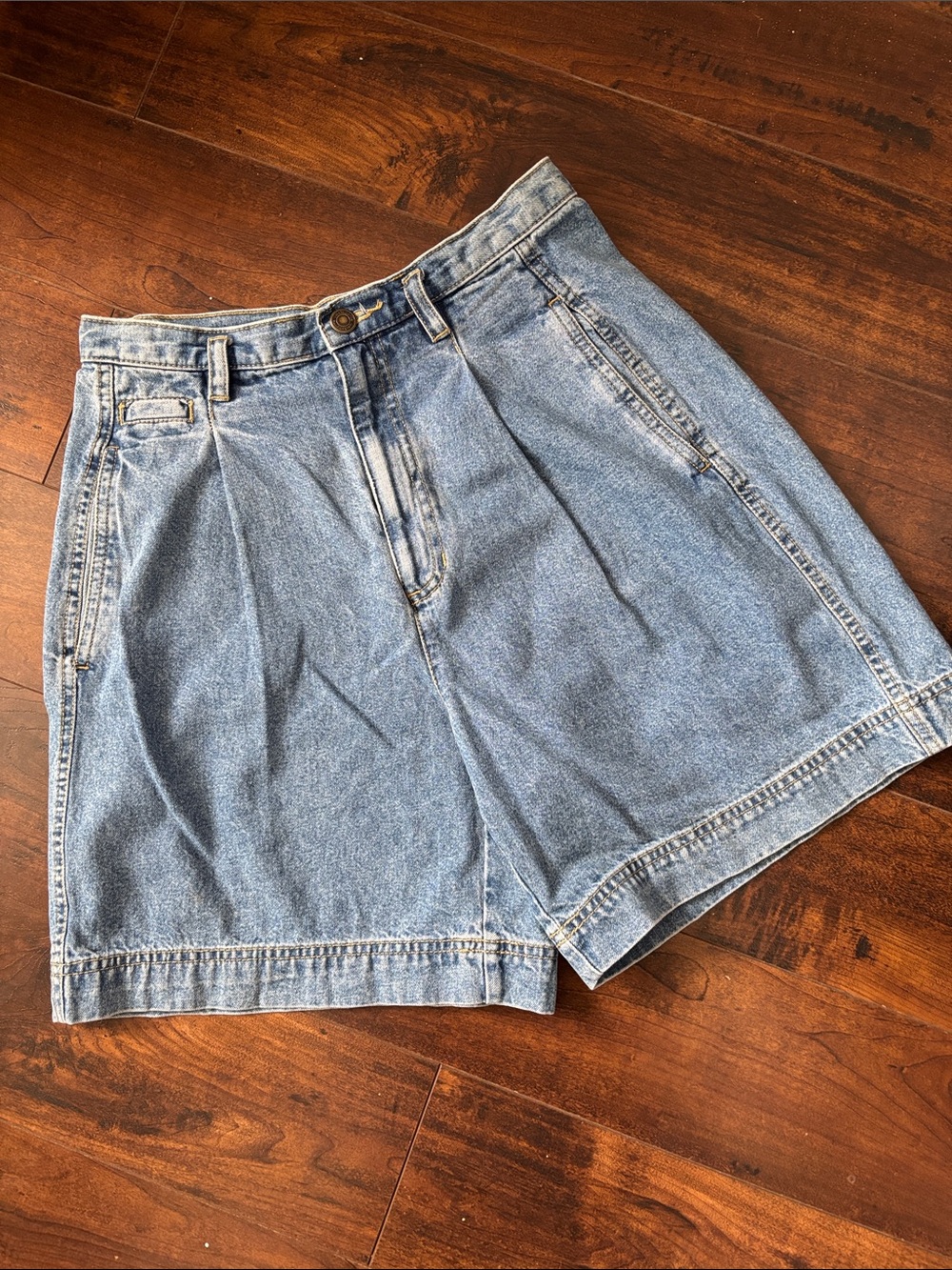Vintage Liz Claiborne High-Rise Light Blue Denim Shorts - Women's